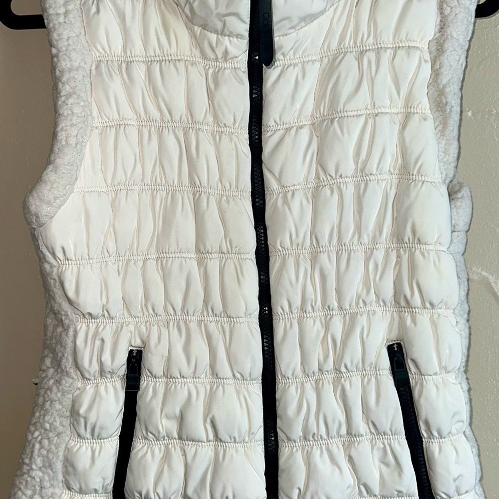 Women's White Quilted Vest - Picture 3 of 9